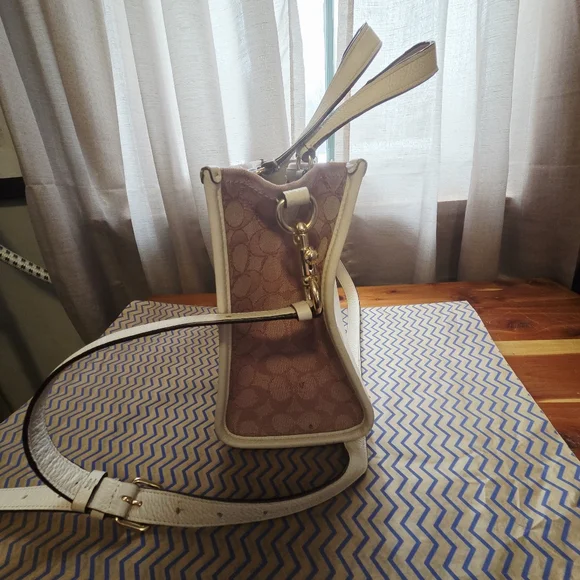 Coach Dempsey carryall in signature pink tote purse - Picture 15 of 16